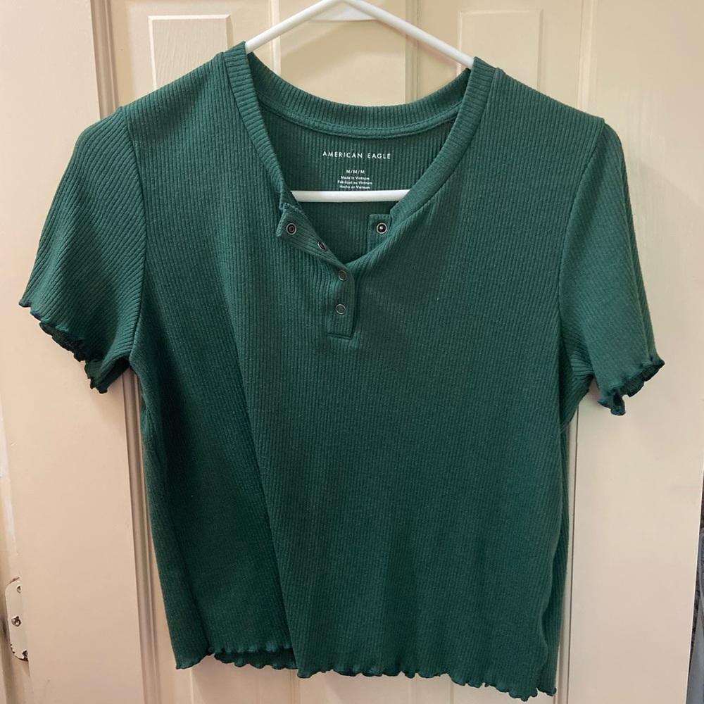 American Eagle lettuce button up top